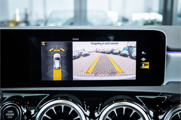 Mercedes-Benz A-Klasse A180 Business Solution AMG - AMG Line | Panorama | Memory | Sfeerverlichting