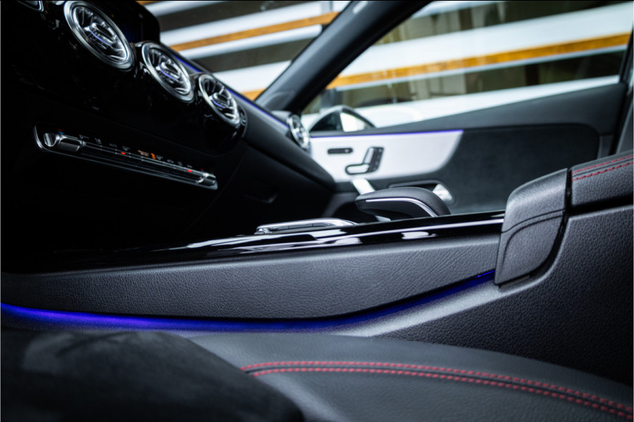 Mercedes-Benz A-Klasse A180 Business Solution AMG - AMG Line | Panorama | Memory | Sfeerverlichting