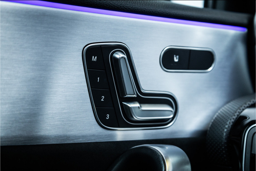 Mercedes-Benz A-Klasse A180 Business Solution AMG - AMG Line | Panorama | Memory | Sfeerverlichting