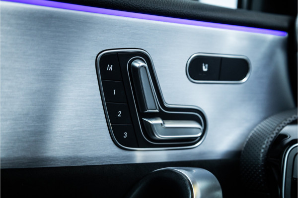 Mercedes-Benz A-Klasse A180 Business Solution AMG - AMG Line | Panorama | Memory | Sfeerverlichting