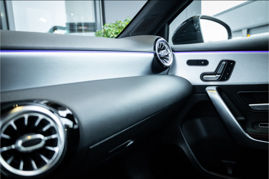 Mercedes-Benz A-Klasse A180 Business Solution AMG - AMG Line | Panorama | Memory | Sfeerverlichting