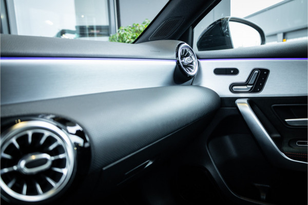 Mercedes-Benz A-Klasse A180 Business Solution AMG - AMG Line | Panorama | Memory | Sfeerverlichting