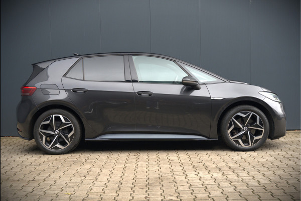Volkswagen ID.3 First Plus 58 kWh | Stoelverwarming | Stuurverwarming | Camera | Adaptive Cruise Control | Navigatie | Keyless | Parkeersensoren | LED | Apple Carplay | NAP |