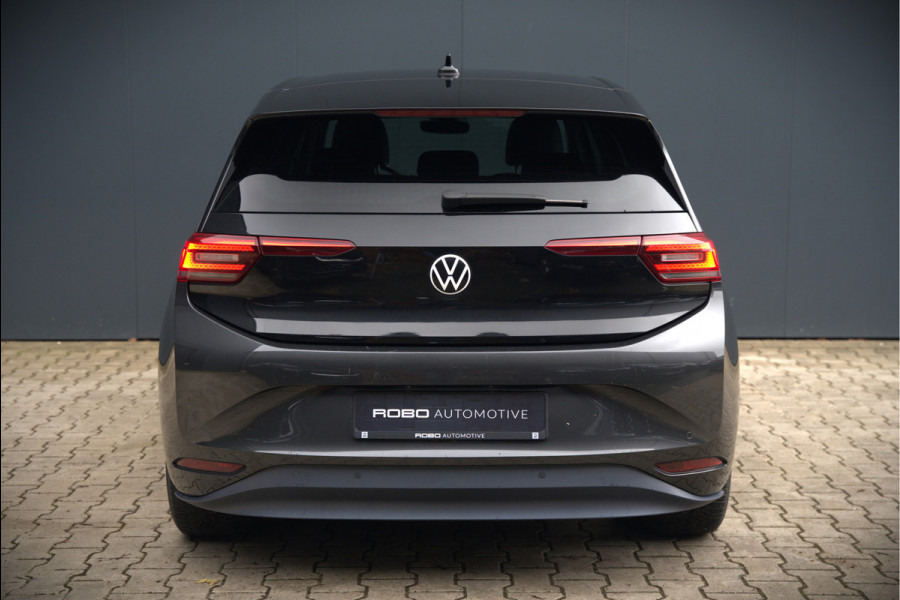 Volkswagen ID.3 First Plus 58 kWh | Stoelverwarming | Stuurverwarming | Camera | Adaptive Cruise Control | Navigatie | Keyless | Parkeersensoren | LED | Apple Carplay | NAP |