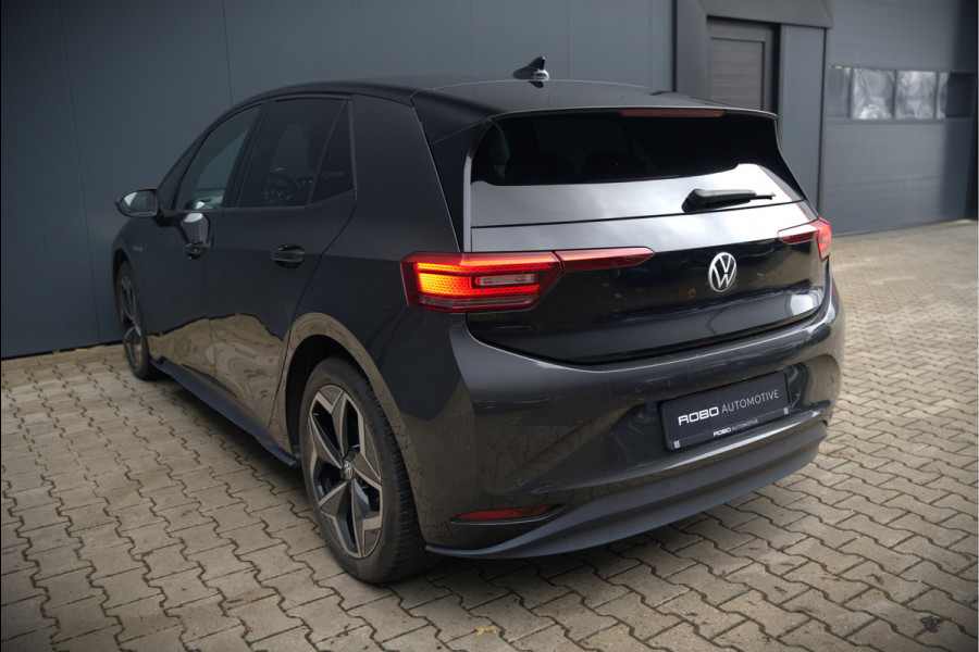 Volkswagen ID.3 First Plus 58 kWh | Stoelverwarming | Stuurverwarming | Camera | Adaptive Cruise Control | Navigatie | Keyless | Parkeersensoren | LED | Apple Carplay | NAP |