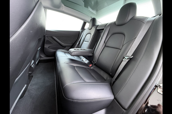 Tesla Model 3 Long Range AWD 75kWh 463pk Facelift Warmtepomp Lmv 19" AutoPilot Leder Panoramadak Adaptive-Cruise Camera's Elektr.-Stuur+Stoele Navi LED DAB Voorverwarmen interieur Keyless One-Pedal-Drive 4WD SOH 87% Origineel Nederlandse Auto Fabrieksgarantie op Accu en Motor tot 21-12-2028/192.00km