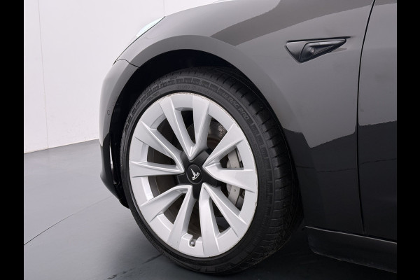 Tesla Model 3 Long Range AWD 75kWh 463pk Facelift Warmtepomp Lmv 19" AutoPilot Leder Panoramadak Adaptive-Cruise Camera's Elektr.-Stuur+Stoele Navi LED DAB Voorverwarmen interieur Keyless One-Pedal-Drive 4WD SOH 87% Origineel Nederlandse Auto Fabrieksgarantie op Accu en Motor tot 21-12-2028/192.00km