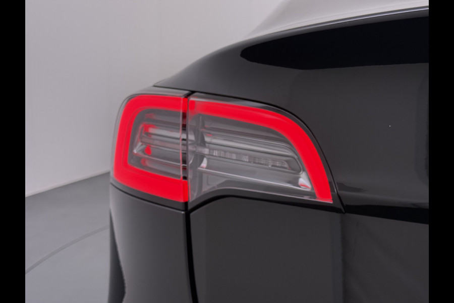 Tesla Model 3 Long Range AWD 75kWh 463pk Facelift Warmtepomp Lmv 19" AutoPilot Leder Panoramadak Adaptive-Cruise Camera's Elektr.-Stuur+Stoele Navi LED DAB Voorverwarmen interieur Keyless One-Pedal-Drive 4WD SOH 87% Origineel Nederlandse Auto Fabrieksgarantie op Accu en Motor tot 21-12-2028/192.00km
