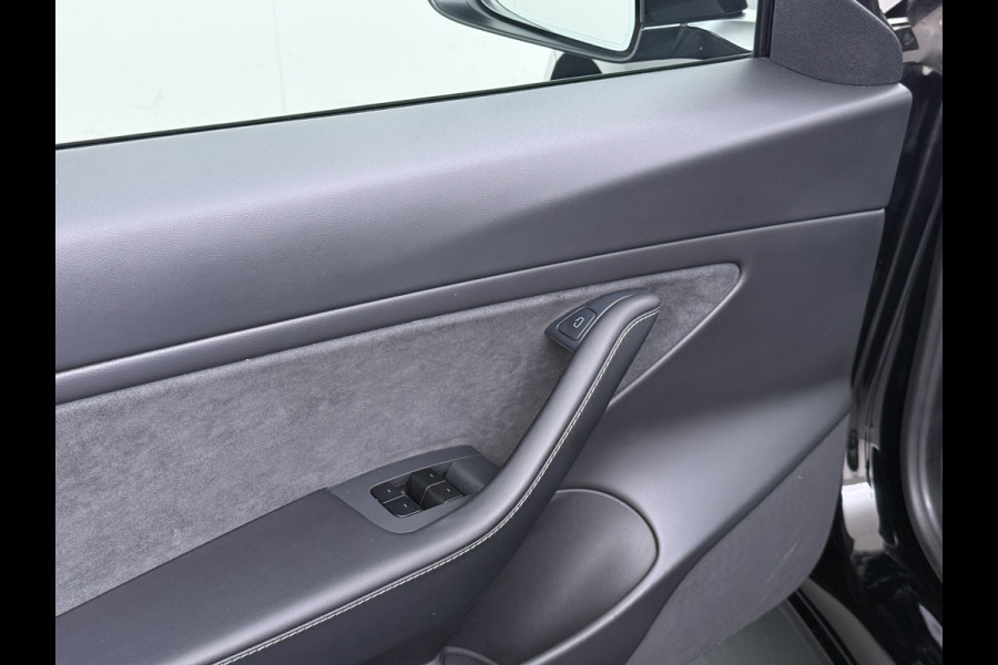 Tesla Model 3 Long Range AWD 75kWh 463pk Facelift Warmtepomp Lmv 19" AutoPilot Leder Panoramadak Adaptive-Cruise Camera's Elektr.-Stuur+Stoele Navi LED DAB Voorverwarmen interieur Keyless One-Pedal-Drive 4WD SOH 87% Origineel Nederlandse Auto Fabrieksgarantie op Accu en Motor tot 21-12-2028/192.00km