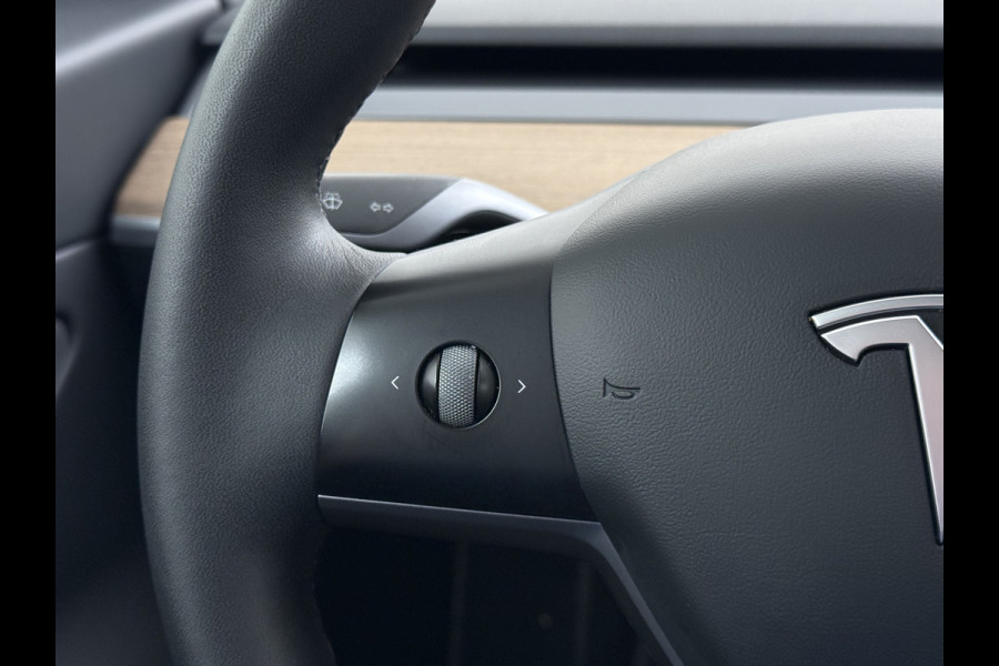 Tesla Model 3 Long Range AWD 75kWh 463pk Facelift Warmtepomp Lmv 19" AutoPilot Leder Panoramadak Adaptive-Cruise Camera's Elektr.-Stuur+Stoele Navi LED DAB Voorverwarmen interieur Keyless One-Pedal-Drive 4WD SOH 87% Origineel Nederlandse Auto Fabrieksgarantie op Accu en Motor tot 21-12-2028/192.00km