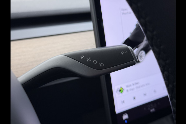 Tesla Model 3 Long Range AWD 75kWh 463pk Facelift Warmtepomp Lmv 19" AutoPilot Leder Panoramadak Adaptive-Cruise Camera's Elektr.-Stuur+Stoele Navi LED DAB Voorverwarmen interieur Keyless One-Pedal-Drive 4WD SOH 87% Origineel Nederlandse Auto Fabrieksgarantie op Accu en Motor tot 21-12-2028/192.00km