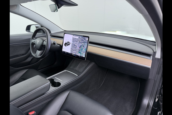 Tesla Model 3 Long Range AWD 75kWh 463pk Facelift Warmtepomp Lmv 19" AutoPilot Leder Panoramadak Adaptive-Cruise Camera's Elektr.-Stuur+Stoele Navi LED DAB Voorverwarmen interieur Keyless One-Pedal-Drive 4WD SOH 87% Origineel Nederlandse Auto Fabrieksgarantie op Accu en Motor tot 21-12-2028/192.00km