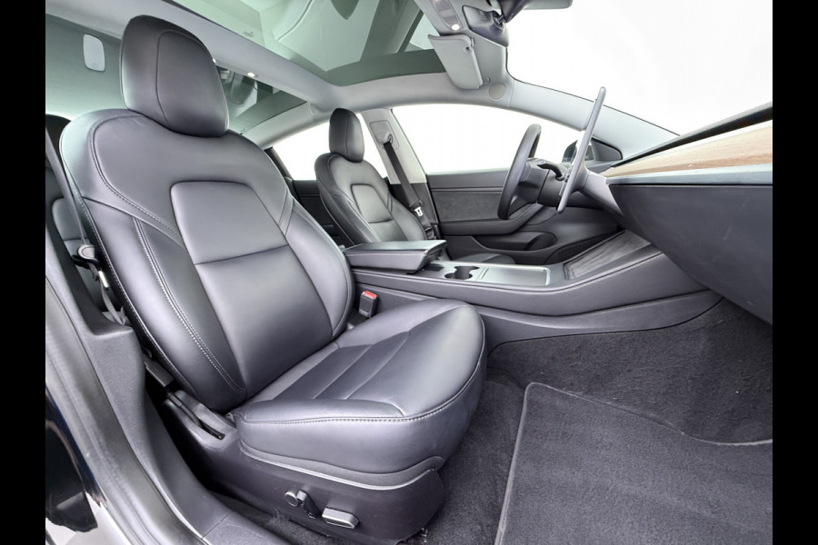 Tesla Model 3 Long Range AWD 75kWh 463pk Facelift Warmtepomp Lmv 19" AutoPilot Leder Panoramadak Adaptive-Cruise Camera's Elektr.-Stuur+Stoele Navi LED DAB Voorverwarmen interieur Keyless One-Pedal-Drive 4WD SOH 87% Origineel Nederlandse Auto Fabrieksgarantie op Accu en Motor tot 21-12-2028/192.00km