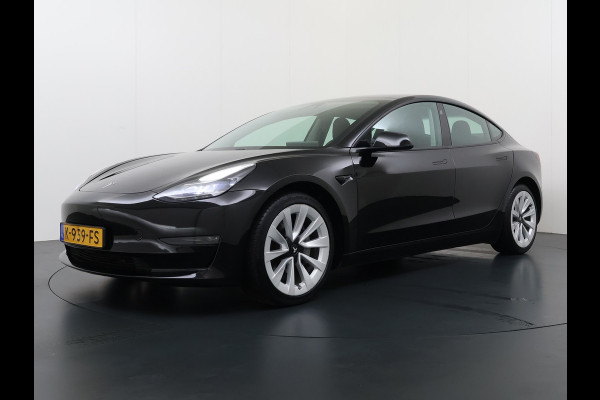 Tesla Model 3 Long Range AWD 75kWh 463pk Facelift Warmtepomp Lmv 19" AutoPilot Leder Panoramadak Adaptive-Cruise Camera's Elektr.-Stuur+Stoele Navi LED DAB Voorverwarmen interieur Keyless One-Pedal-Drive 4WD SOH 87% Origineel Nederlandse Auto Fabrieksgarantie op Accu en Motor tot 21-12-2028/192.00km