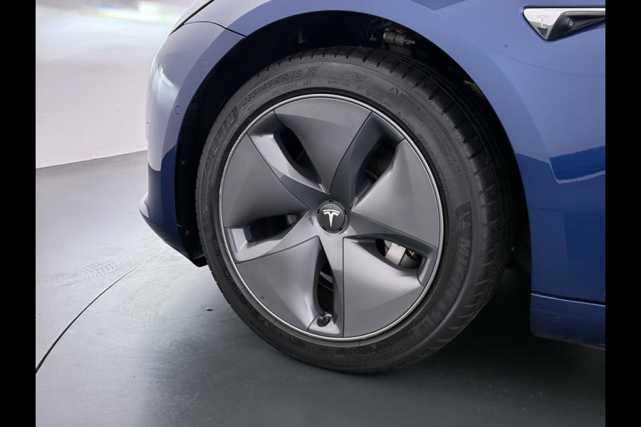 Tesla Model 3 RWD SR plus 325PK SOH 93% LFP Accu AutoPilot Leder Panoramadak Adaptive-Cruise Camera's Elektr.-Stuur+Stoelen+Spiegels+Geheugen+ Navi LED DAB Voorverwarmen Keyless One-Pedal-Drive Lmv 18" 1e Eigenaar Origineel Nederlandse Auto