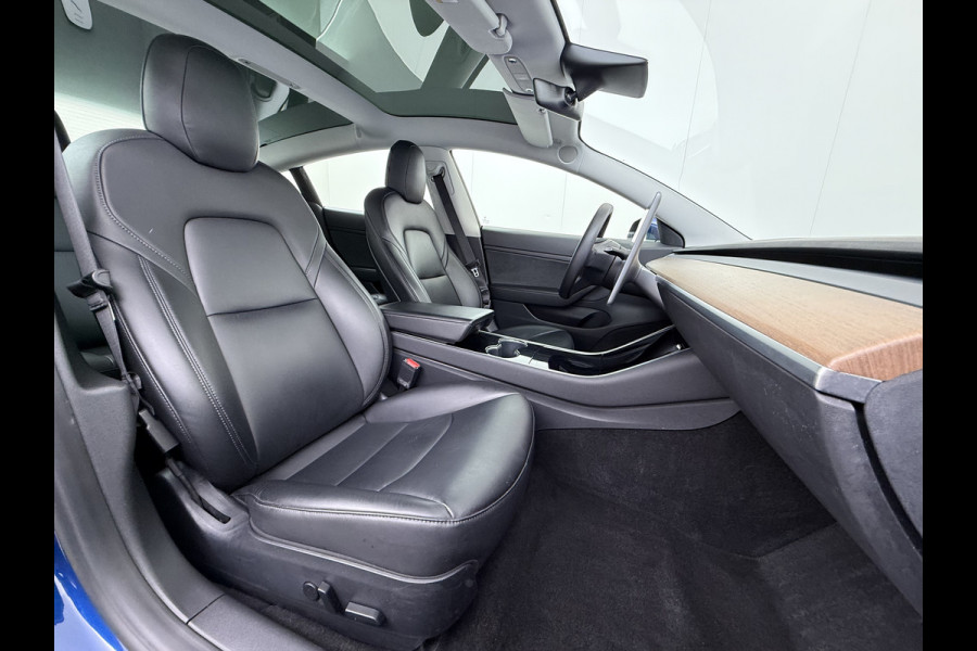 Tesla Model 3 RWD SR plus 325PK SOH 93% LFP Accu AutoPilot Leder Panoramadak Adaptive-Cruise Camera's Elektr.-Stuur+Stoelen+Spiegels+Geheugen+ Navi LED DAB Voorverwarmen Keyless One-Pedal-Drive Lmv 18" 1e Eigenaar Origineel Nederlandse Auto