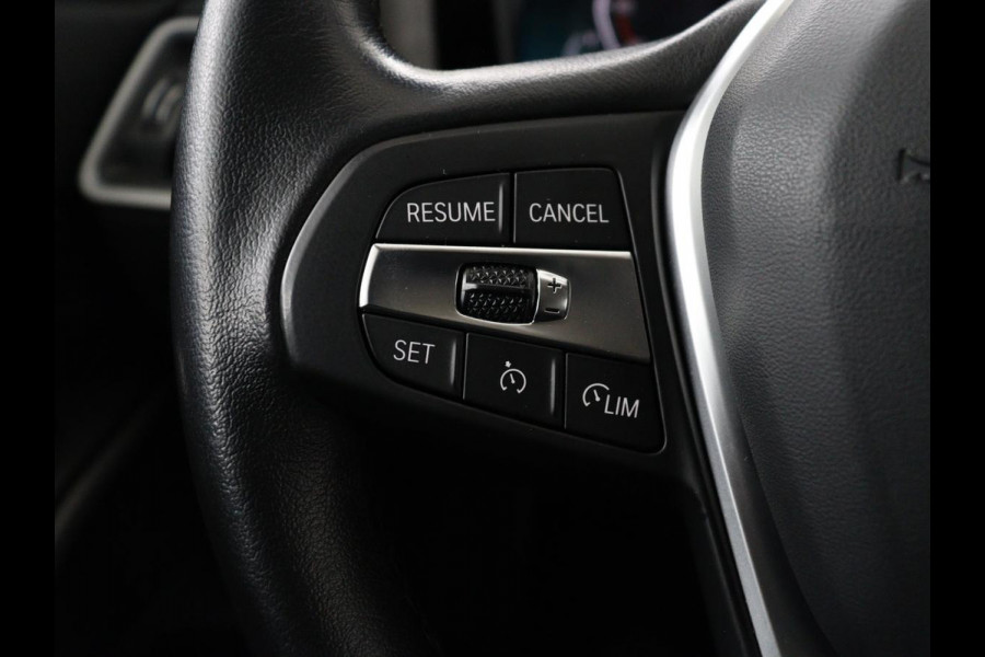 BMW 3 Serie 318i Business Edition | Trekhaak | Sportstoelen | Half leder | Adaptief LED | Carplay | Navigatie | Parkeerhulp | Climate control | Bluetooth | Cruise control