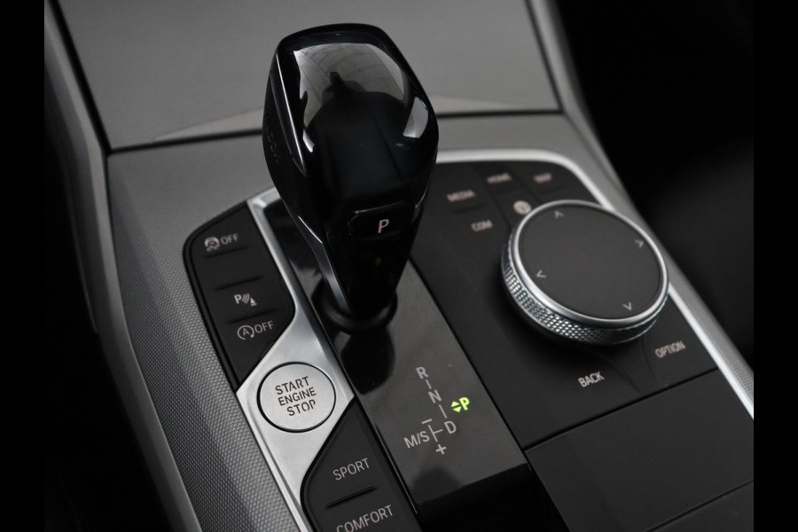 BMW 3 Serie 318i Business Edition | Trekhaak | Sportstoelen | Half leder | Adaptief LED | Carplay | Navigatie | Parkeerhulp | Climate control | Bluetooth | Cruise control