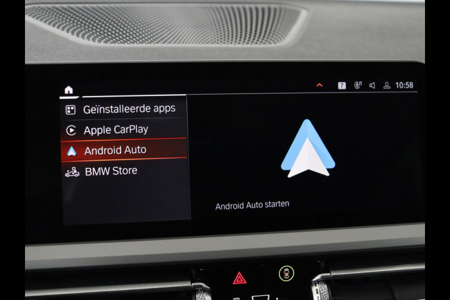 BMW 3 Serie 318i Business Edition | Trekhaak | Sportstoelen | Half leder | Adaptief LED | Carplay | Navigatie | Parkeerhulp | Climate control | Bluetooth | Cruise control