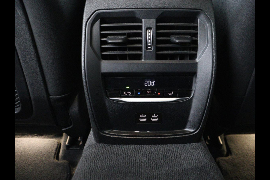 BMW 3 Serie 318i Business Edition | Trekhaak | Sportstoelen | Half leder | Adaptief LED | Carplay | Navigatie | Parkeerhulp | Climate control | Bluetooth | Cruise control