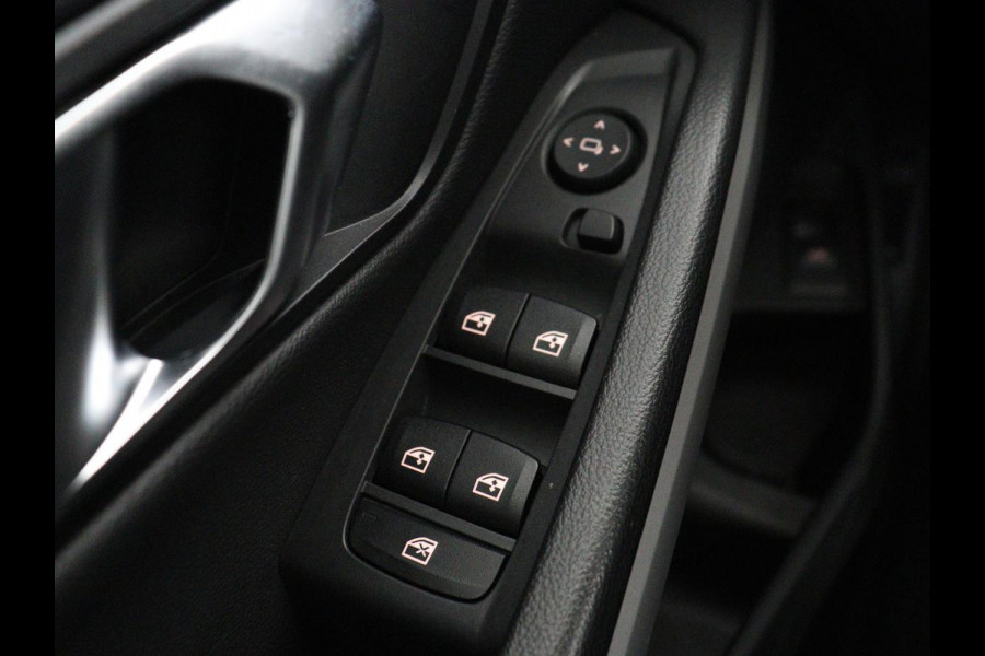BMW 3 Serie 318i Business Edition | Trekhaak | Sportstoelen | Half leder | Adaptief LED | Carplay | Navigatie | Parkeerhulp | Climate control | Bluetooth | Cruise control