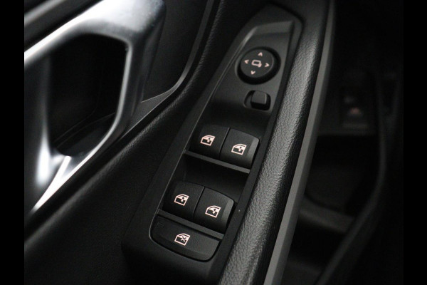 BMW 3 Serie 318i Business Edition | Trekhaak | Sportstoelen | Half leder | Adaptief LED | Carplay | Navigatie | Parkeerhulp | Climate control | Bluetooth | Cruise control