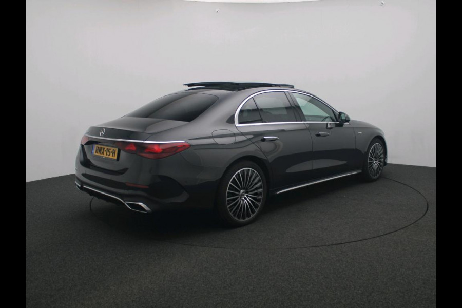 Mercedes-Benz E-Klasse 300 e Sport Edition AMG Line | Panorama Schuif-Kanteldak | Distronic | Lederen bekleding | Alarm | Parkeerpakket met 360°-camera | 20 Inch AMG Velgen. Inclusief 24 maanden MB Certified garantie voor Europa.