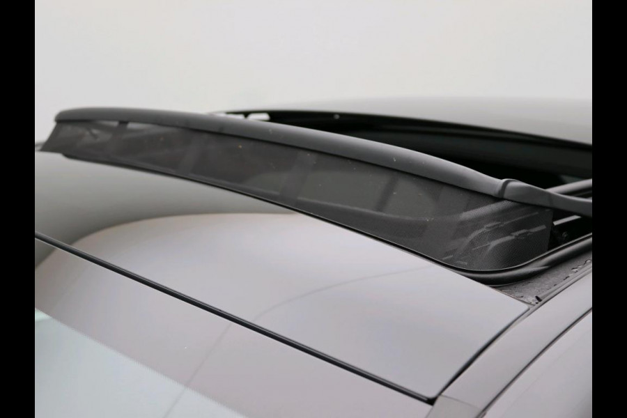 Mercedes-Benz E-Klasse 300 e Sport Edition AMG Line | Panorama Schuif-Kanteldak | Distronic | Lederen bekleding | Alarm | Parkeerpakket met 360°-camera | 20 Inch AMG Velgen. Inclusief 24 maanden MB Certified garantie voor Europa.