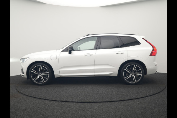 Volvo XC60 Recharge T8 AWD R-Design Plug In Hybrid 391pk Dealer O.H. PHEV | Panodak | Luchtvering | Head Up | Camera | Harman & Kardon | Sportstoelen Memory & Verwarmd | 21"L.M | Apple Carplay | Keyless | Blis | Virtual | Navigatie | DAB |