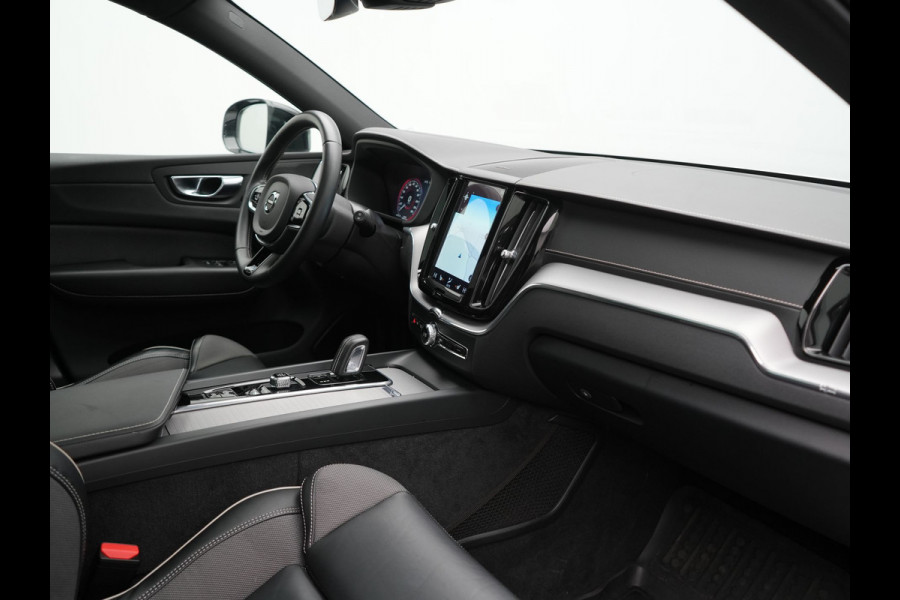 Volvo XC60 Recharge T8 AWD R-Design Plug In Hybrid 391pk Dealer O.H. PHEV | Panodak | Luchtvering | Head Up | Camera | Harman & Kardon | Sportstoelen Memory & Verwarmd | 21"L.M | Apple Carplay | Keyless | Blis | Virtual | Navigatie | DAB |