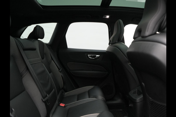 Volvo XC60 Recharge T8 AWD R-Design Plug In Hybrid 391pk Dealer O.H. PHEV | Panodak | Luchtvering | Head Up | Camera | Harman & Kardon | Sportstoelen Memory & Verwarmd | 21"L.M | Apple Carplay | Keyless | Blis | Virtual | Navigatie | DAB |