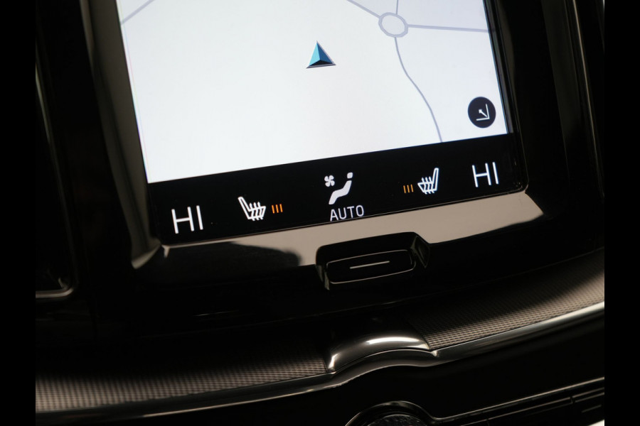 Volvo XC60 Recharge T8 AWD R-Design Plug In Hybrid 391pk Dealer O.H. PHEV | Panodak | Luchtvering | Head Up | Camera | Harman & Kardon | Sportstoelen Memory & Verwarmd | 21"L.M | Apple Carplay | Keyless | Blis | Virtual | Navigatie | DAB |