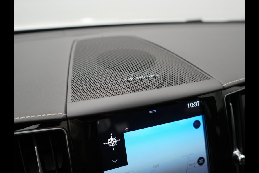 Volvo XC60 Recharge T8 AWD R-Design Plug In Hybrid 391pk Dealer O.H. PHEV | Panodak | Luchtvering | Head Up | Camera | Harman & Kardon | Sportstoelen Memory & Verwarmd | 21"L.M | Apple Carplay | Keyless | Blis | Virtual | Navigatie | DAB |