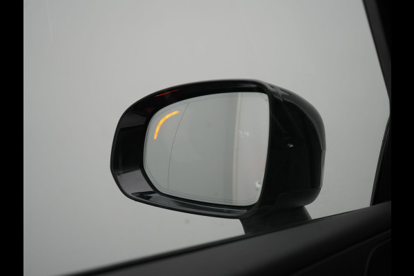 Volvo XC60 Recharge T8 AWD R-Design Plug In Hybrid 391pk Dealer O.H. PHEV | Panodak | Luchtvering | Head Up | Camera | Harman & Kardon | Sportstoelen Memory & Verwarmd | 21"L.M | Apple Carplay | Keyless | Blis | Virtual | Navigatie | DAB |