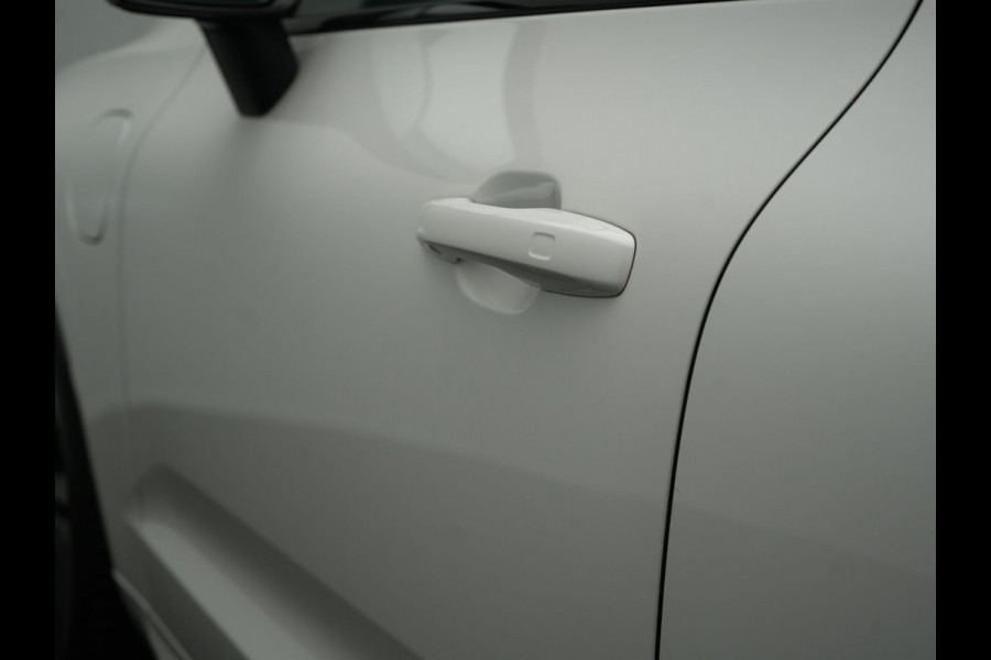 Volvo XC60 Recharge T8 AWD R-Design Plug In Hybrid 391pk Dealer O.H. PHEV | Panodak | Luchtvering | Head Up | Camera | Harman & Kardon | Sportstoelen Memory & Verwarmd | 21"L.M | Apple Carplay | Keyless | Blis | Virtual | Navigatie | DAB |