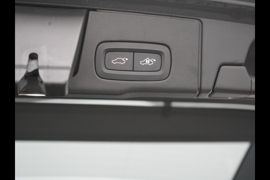 Volvo XC60 Recharge T8 AWD R-Design Plug In Hybrid 391pk Dealer O.H. PHEV | Panodak | Luchtvering | Head Up | Camera | Harman & Kardon | Sportstoelen Memory & Verwarmd | 21"L.M | Apple Carplay | Keyless | Blis | Virtual | Navigatie | DAB |