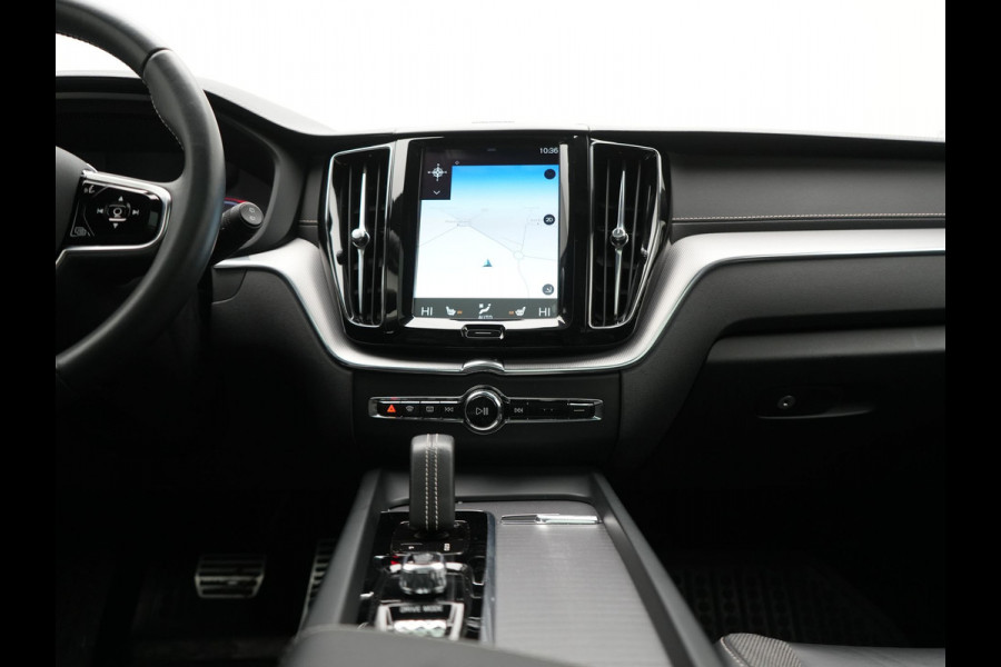 Volvo XC60 Recharge T8 AWD R-Design Plug In Hybrid 391pk Dealer O.H. PHEV | Panodak | Luchtvering | Head Up | Camera | Harman & Kardon | Sportstoelen Memory & Verwarmd | 21"L.M | Apple Carplay | Keyless | Blis | Virtual | Navigatie | DAB |