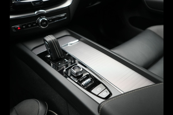 Volvo XC60 Recharge T8 AWD R-Design Plug In Hybrid 391pk Dealer O.H. PHEV | Panodak | Luchtvering | Head Up | Camera | Harman & Kardon | Sportstoelen Memory & Verwarmd | 21"L.M | Apple Carplay | Keyless | Blis | Virtual | Navigatie | DAB |