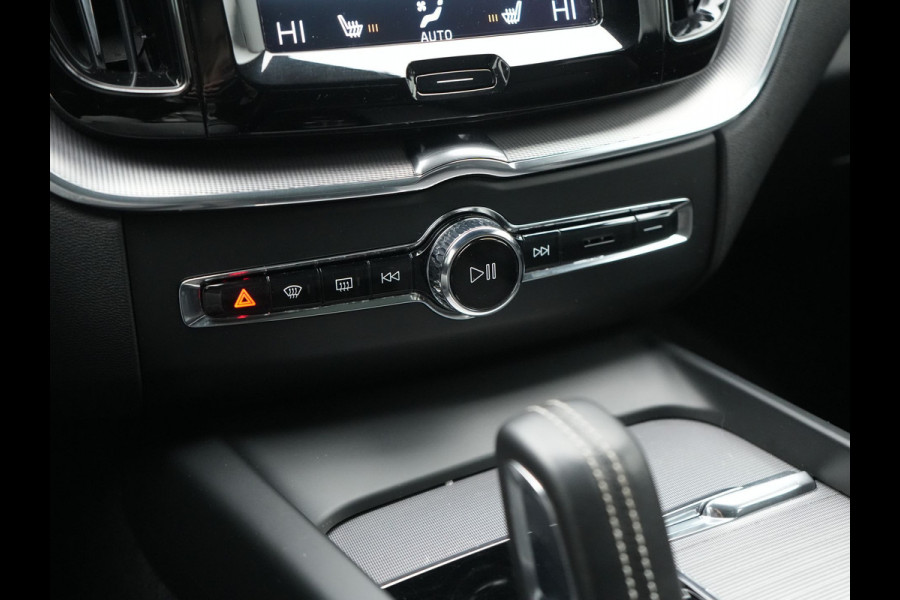 Volvo XC60 Recharge T8 AWD R-Design Plug In Hybrid 391pk Dealer O.H. PHEV | Panodak | Luchtvering | Head Up | Camera | Harman & Kardon | Sportstoelen Memory & Verwarmd | 21"L.M | Apple Carplay | Keyless | Blis | Virtual | Navigatie | DAB |