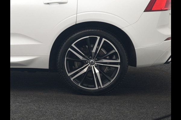 Volvo XC60 Recharge T8 AWD R-Design Plug In Hybrid 391pk Dealer O.H. PHEV | Panodak | Luchtvering | Head Up | Camera | Harman & Kardon | Sportstoelen Memory & Verwarmd | 21"L.M | Apple Carplay | Keyless | Blis | Virtual | Navigatie | DAB |