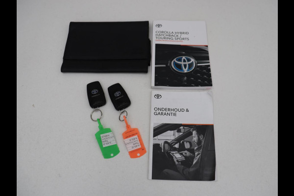 Toyota Corolla 1.8 Hybrid Business | Trekhaak | Camera | Adaptive cruise | Carplay | Full LED | Climate control | Bluetooth | DAB | Getint glas