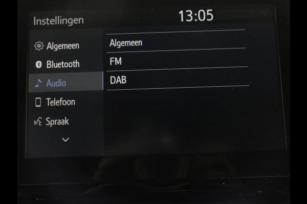 Toyota Corolla 1.8 Hybrid Business | Trekhaak | Camera | Adaptive cruise | Carplay | Full LED | Climate control | Bluetooth | DAB | Getint glas
