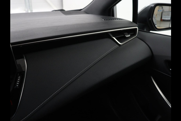 Toyota Corolla 1.8 Hybrid Business | Trekhaak | Camera | Adaptive cruise | Carplay | Full LED | Climate control | Bluetooth | DAB | Getint glas