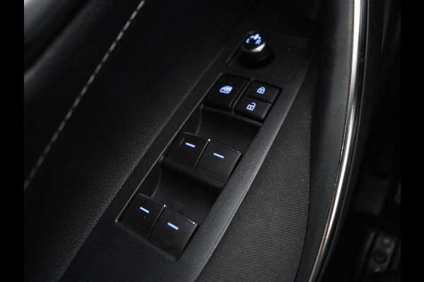 Toyota Corolla 1.8 Hybrid Business | Trekhaak | Camera | Adaptive cruise | Carplay | Full LED | Climate control | Bluetooth | DAB | Getint glas