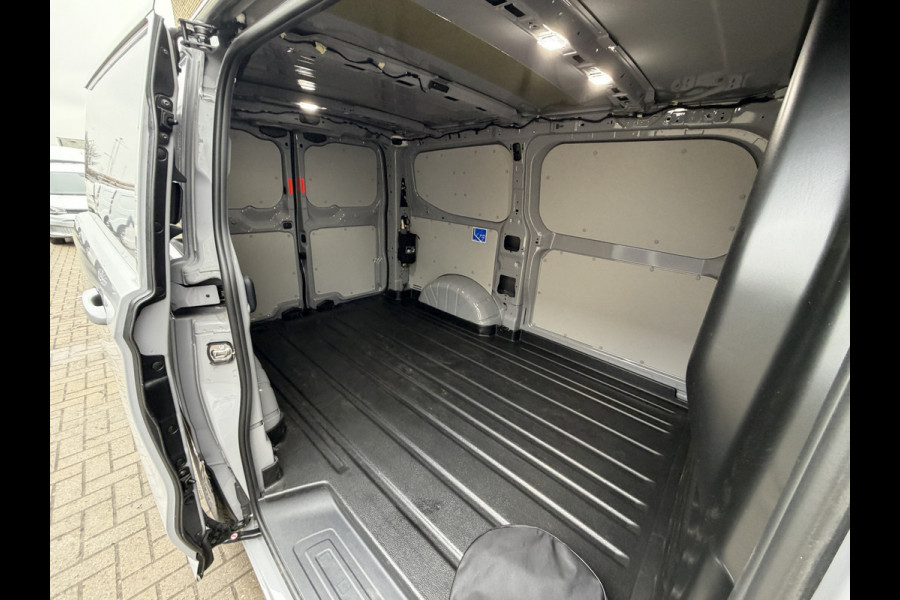 Ford E-Transit Cust. 320 L1H1 Limited 65 kWh/ 218 PK Direct leverbaar/stoel&stuur verwaming/B&O/ Camera