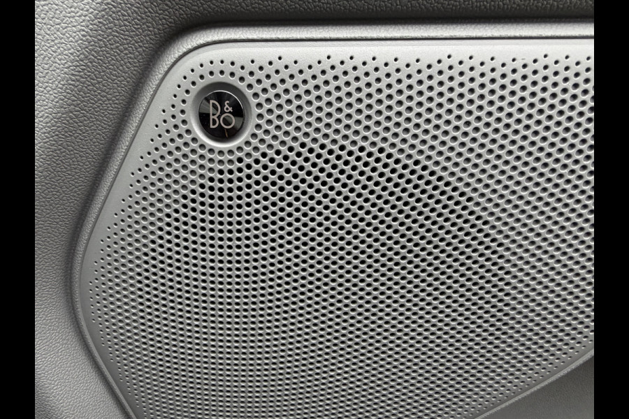 Ford E-Transit Cust. 320 L1H1 Limited 65 kWh/ 218 PK Direct leverbaar/stoel&stuur verwaming/B&O/ Camera