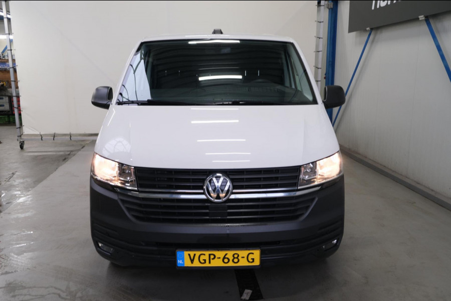 Volkswagen Transporter 2.0 TDI 150PK L2H1 Automaat - N.A.P. Airco, Navi, Cruise, Camera.