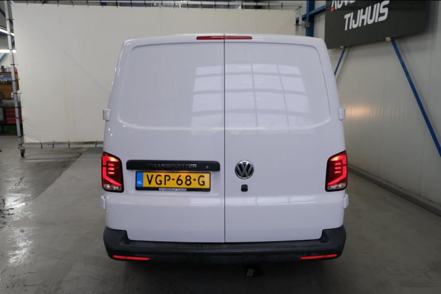 Volkswagen Transporter 2.0 TDI 150PK L2H1 Automaat - N.A.P. Airco, Navi, Cruise, Camera.