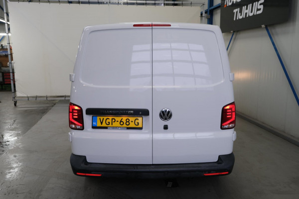 Volkswagen Transporter 2.0 TDI 150PK L2H1 Automaat - N.A.P. Airco, Navi, Cruise, Camera.