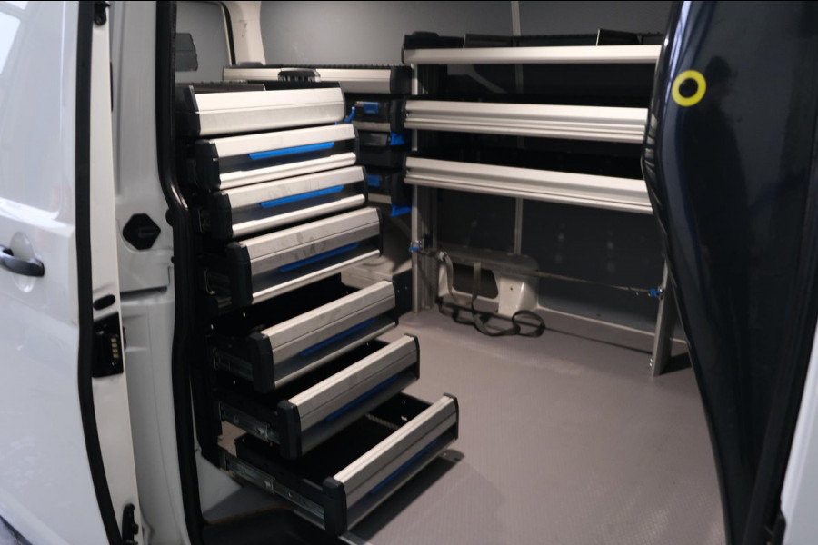 Volkswagen Transporter 2.0 TDI 150PK L2H1 Automaat - N.A.P. Airco, Navi, Cruise, Camera.